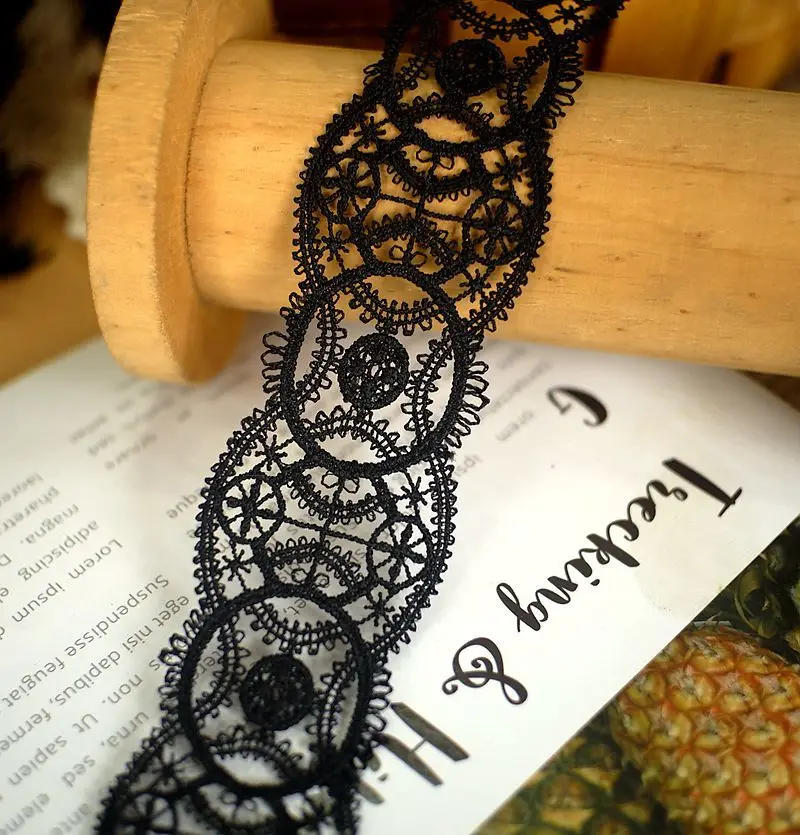 Description Picture 4 of item4CM Wide White Black Embroidered Guipure Lace Ribbon Collar Neckline Cuffs Trimming  DIY Material Sewing Patchwork Decoration