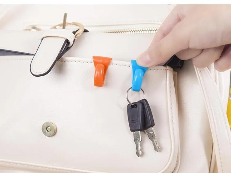 Description Picture 5 of item4Pcs Practical Anti Lost Bag Hook Key Clips Key Holder Built-In Bag Inner Folder For Easy Carrying Free Shipping Items
