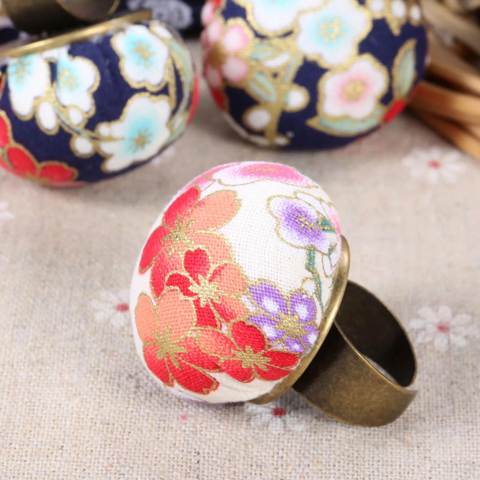 Description Picture 5 of item1Pc Cute Ball Shaped Quilter Crafts DIY Finger Ring Pincushions Holder Sewing Kit Adjustable Floral Pattern Needles Pad Randomly
