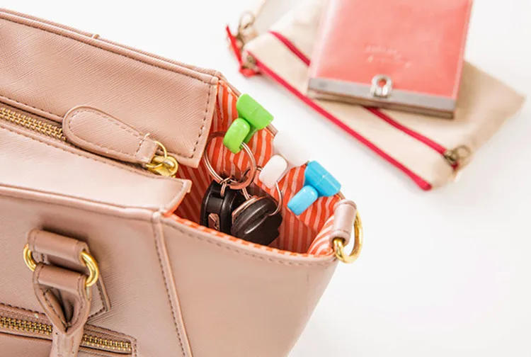 Description Picture 4 of item4Pcs Practical Anti Lost Bag Hook Key Clips Key Holder Built-In Bag Inner Folder For Easy Carrying Free Shipping Items