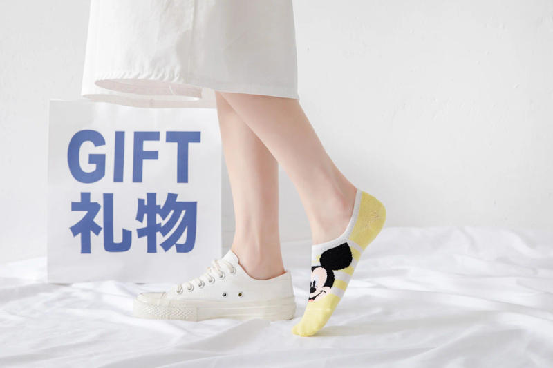 Description Picture 6 of item5 pairs Cotton woman sock Mickey Minnie Winnie Daisy Cartoon girl slipper sock Funny Cute Non-slip silicone invisible ankle sock