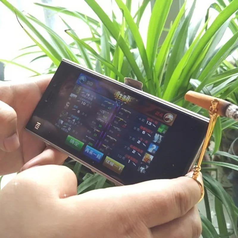 Description Picture 5 of itemVintage Cigarette Holder Ring Rack Rose Metal Finger Clip Women Men Cigarettes Slim Cigarettes Finger Clip Smoking Accessories