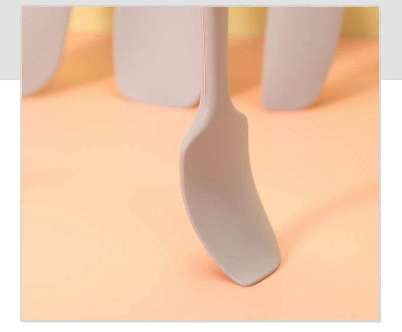 Description Picture 4 of item4pcs/set silicone spatula Food grade for baking high temperature resistant spatula mini flour cream scraper kitchen accessories