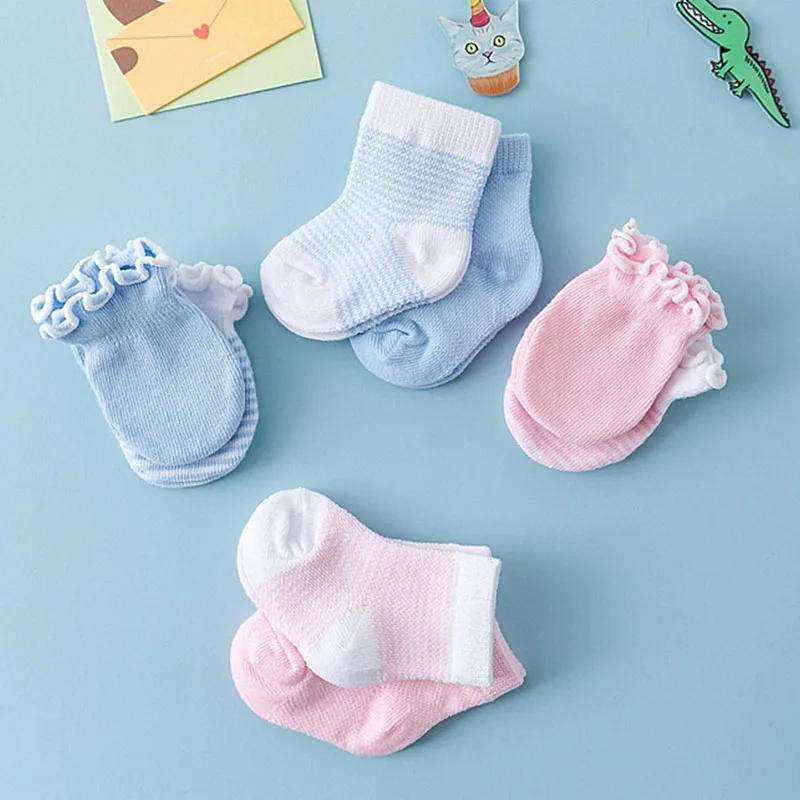 Description Picture 3 of itemCotton Baby Socks 4 Pairs Newborn Gloves Socks Set Spring Anti Scratch Bite Gloves Photography Props Infant Boys Girls Accessori