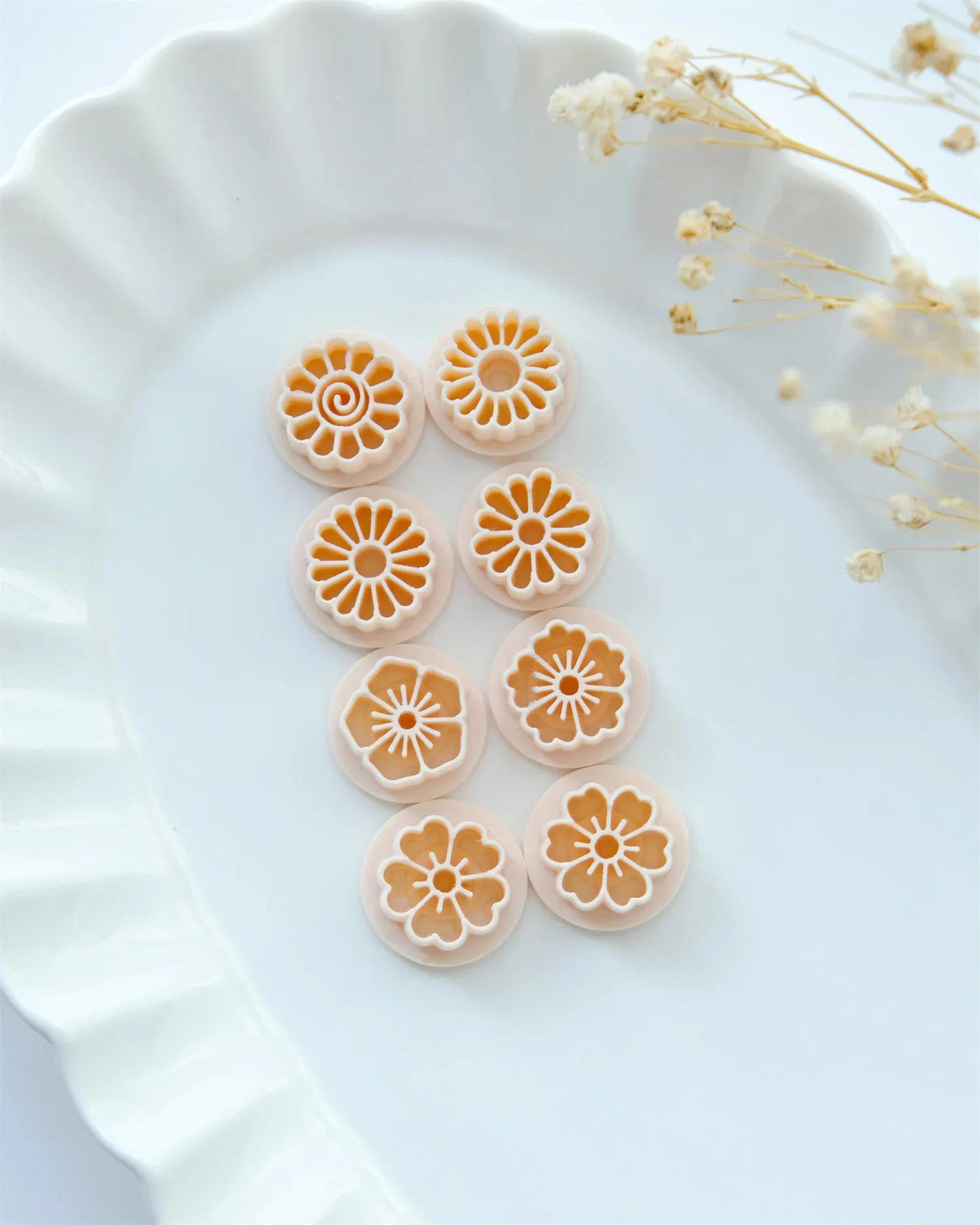 Description Picture 4 of itemDaisy Flower Earring Mold Polymer Clay Jewelry Pendants DIY Making Tools Soft Pottery Earrings Cutting Die 3D Clay Cutters