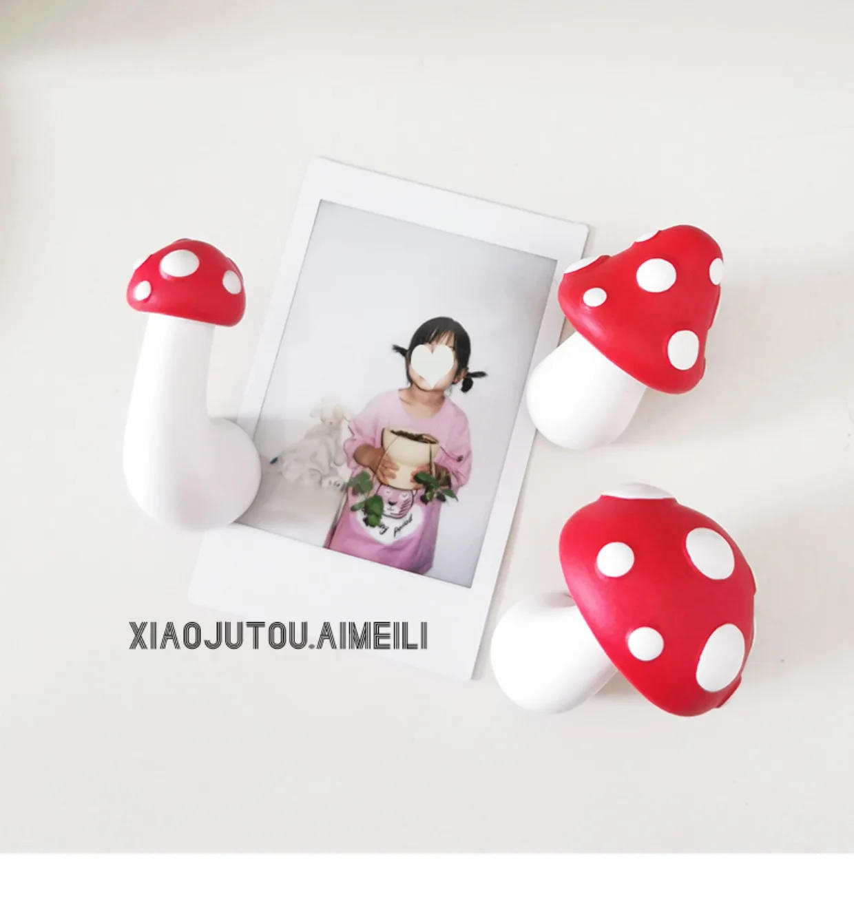 Description Picture 5 of itemCartoon 3D Red Mushroom Refrigerator Magnet Sticker Resin Decoration Fridge Magnetic Sticker Gift Fridge Magnet Home Decor
