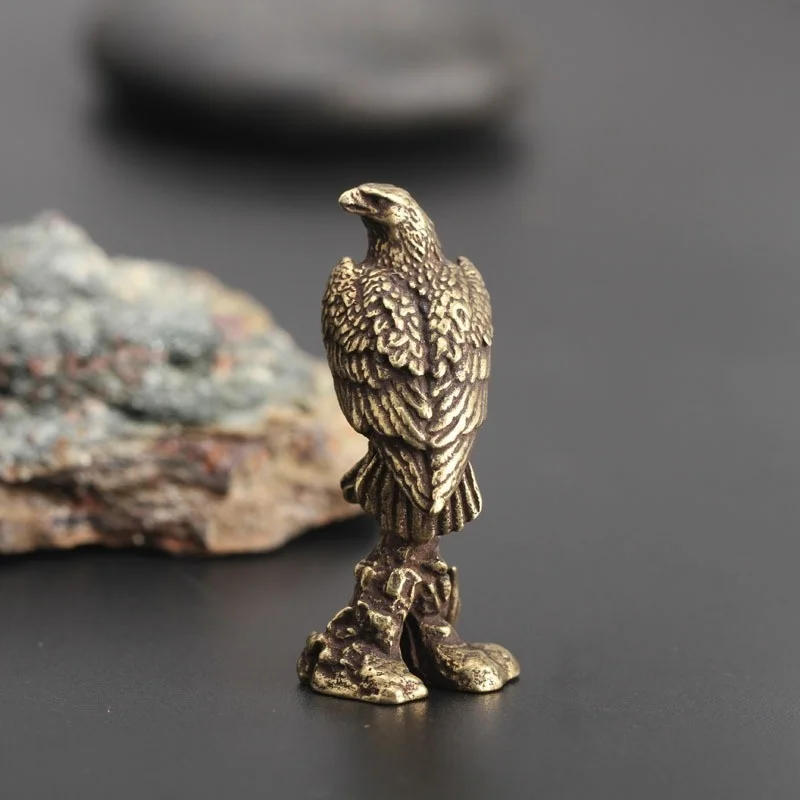 Description Picture 2 of itemBrass Eagle Statue Vintage Simulated Animal Statue Home Office Desk Decor Ornament Metal Figure Props Toy Gift