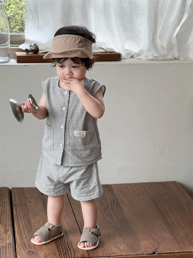Description Picture 5 of item2025 Summer New Baby Sleeveless Clothes Set Infant Thin Plaid Cardigan + Shorts 2pcs Suit Toddler Boy Girl Cotton Casual Outfits