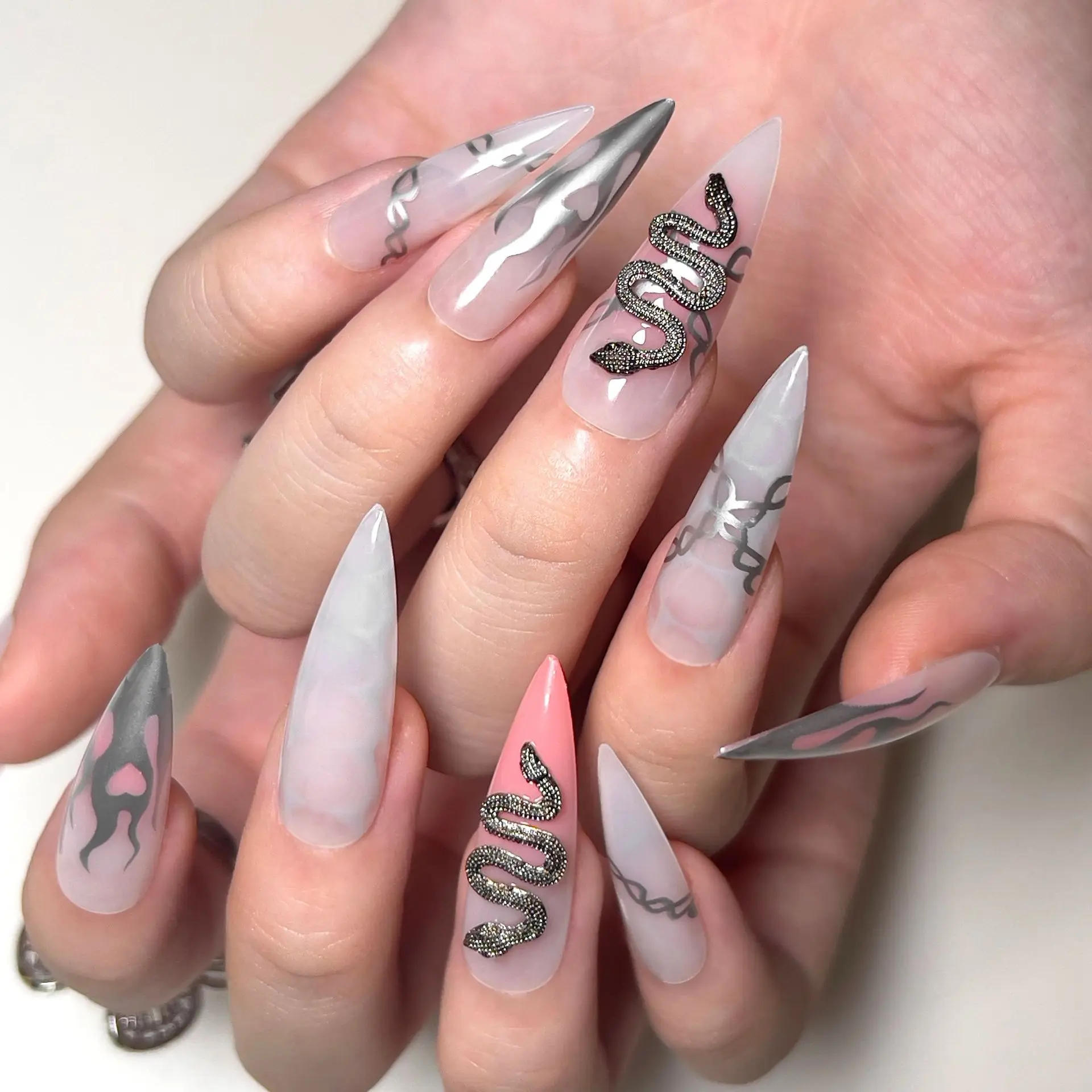Description Picture 4 of item24Pcs Long Almond Stiletto False Nails Silver Base Ivy Design Press on Fake Nails Simple Wearable Nail Tips with Glue