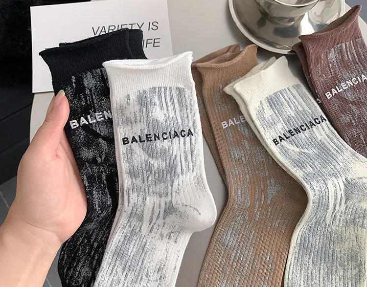 Description Picture 2 of itemSpring and Summer New Printed Women's Socks Network Red with The Same Men's and Women's Letters in The Tube Socks