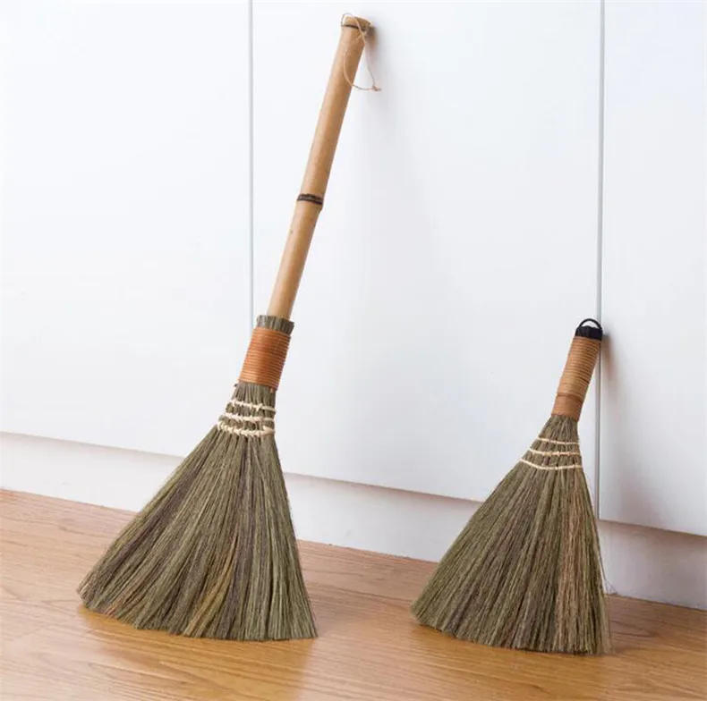 Description Picture 3 of itemJapan Soft Fur Broom Manual Wooden Floor Sweeping Brooms Straw Braided Household Floor Cleaning Archaize Handmade Cleaning Tools