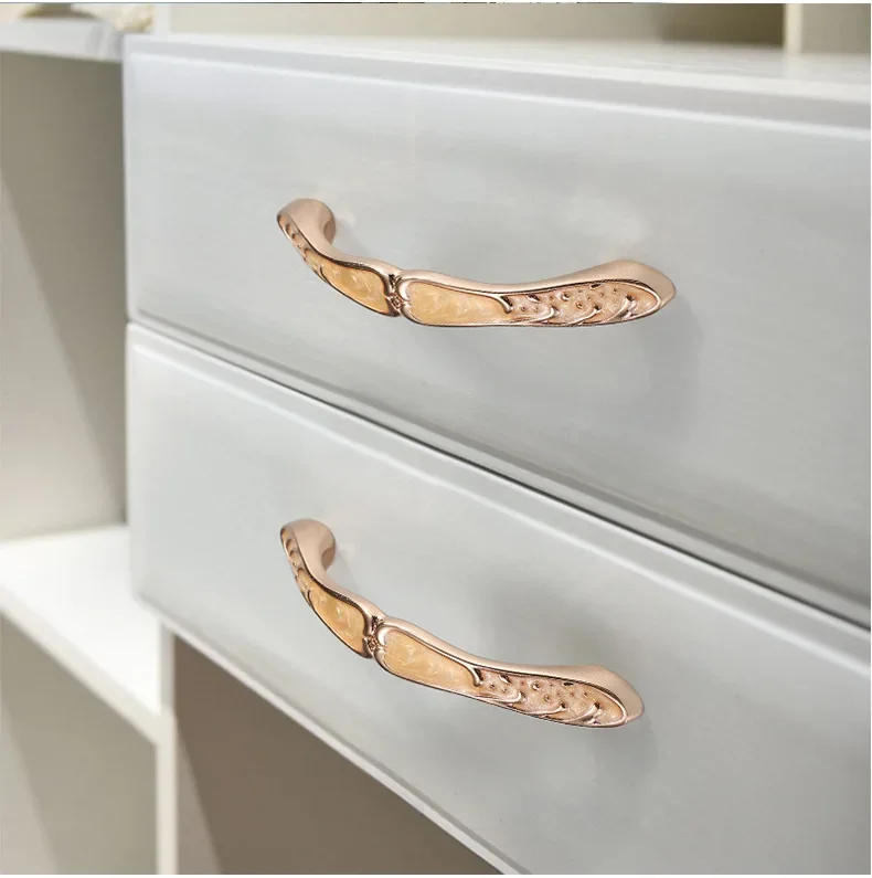 Description Picture 4 of itemEuropean Luxury Amber Gold Door Pull Up Bar Closet Kitchen Cabinet Handle for Furniture Cupboard Wardrobe Drawer Knob Hardware