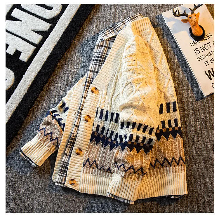 Description Picture 3 of itemAutumn Winter Handsome Rhombus V-neck Sweater Cardigans Men's Loose and Handsome Casual Knitted Cardigan Jackets Male Clothes