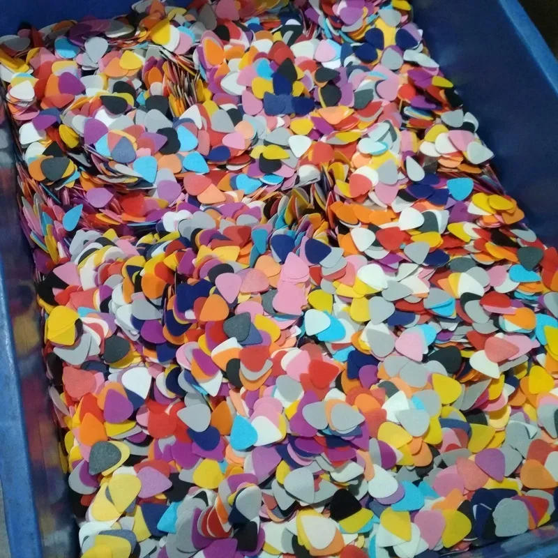 Description Picture 5 of item10Pcs  Guitar Pick Holder Set For Acoustic Guitar Electric Guitar Bass Ukulele Stick-on Holder (Random Color)