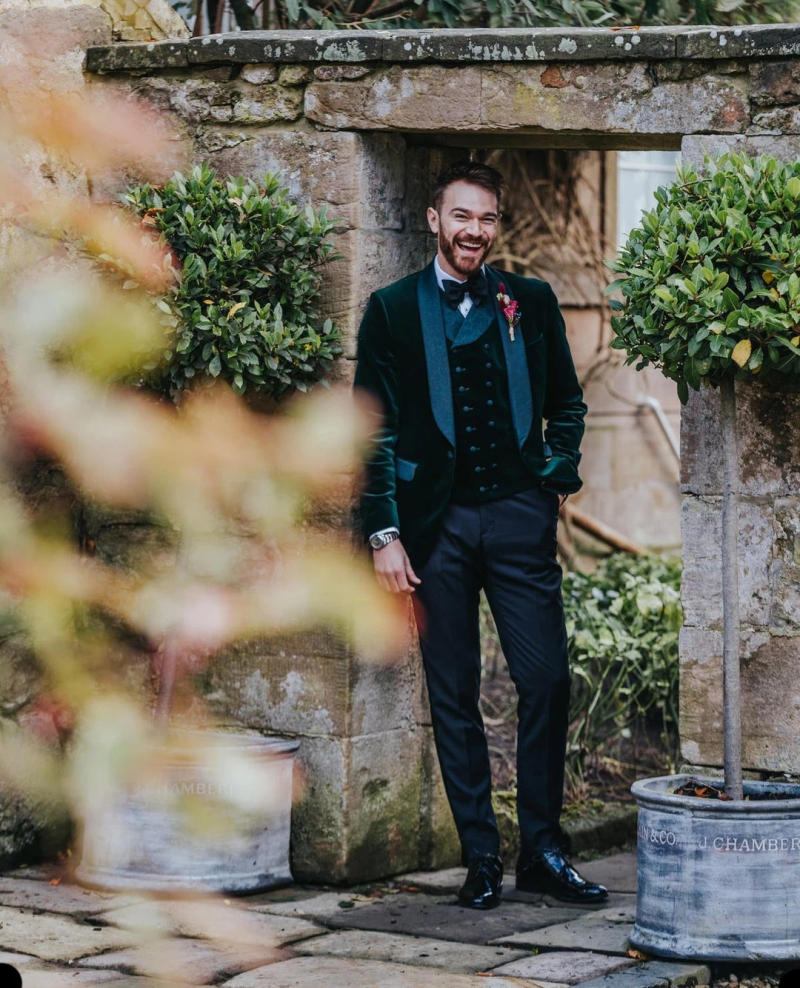 Description Picture 6 of itemGreen Velvet Men Suit Tailor-Made 3 Pieces Tailored Single Breasted Blazer Pants Suit Slim Formal Wedding Groom Business Prom