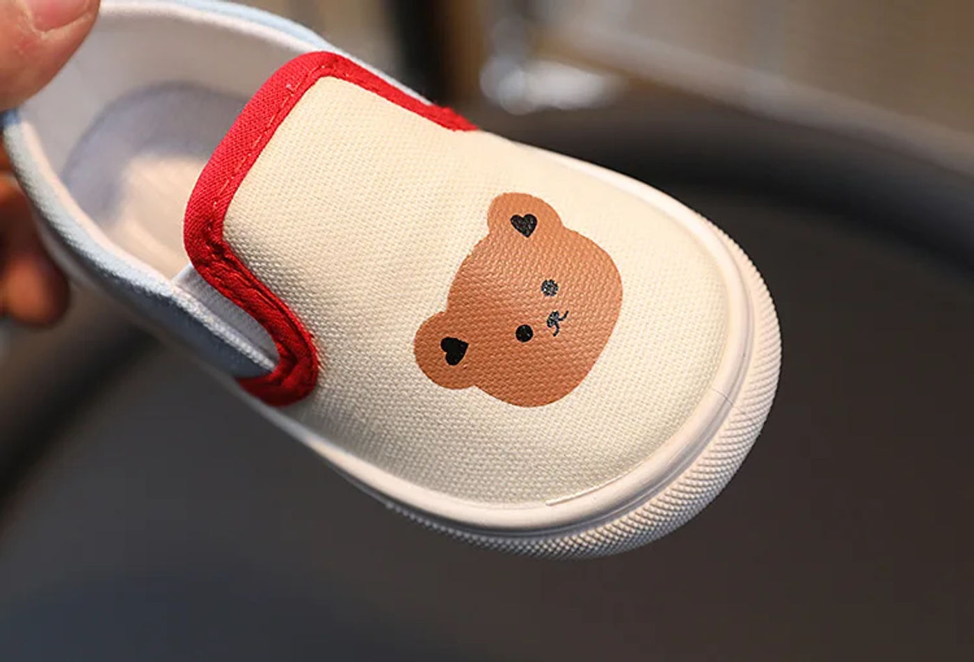 Description Picture 6 of itemChildren's Canvas Shoes Soft Bottom Breathable Non-slip Casual Shoes Boys and Girls Fashionable Versatile Lightweight Sneakers