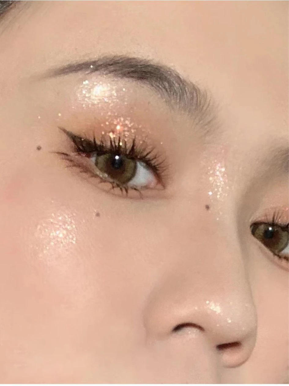 Description Picture 6 of item1PC Monochrome Glitter White Highlighter Makeup Palette Diamond Moonlight Highlight Powder Face Contour Crystal Brighten Makeup