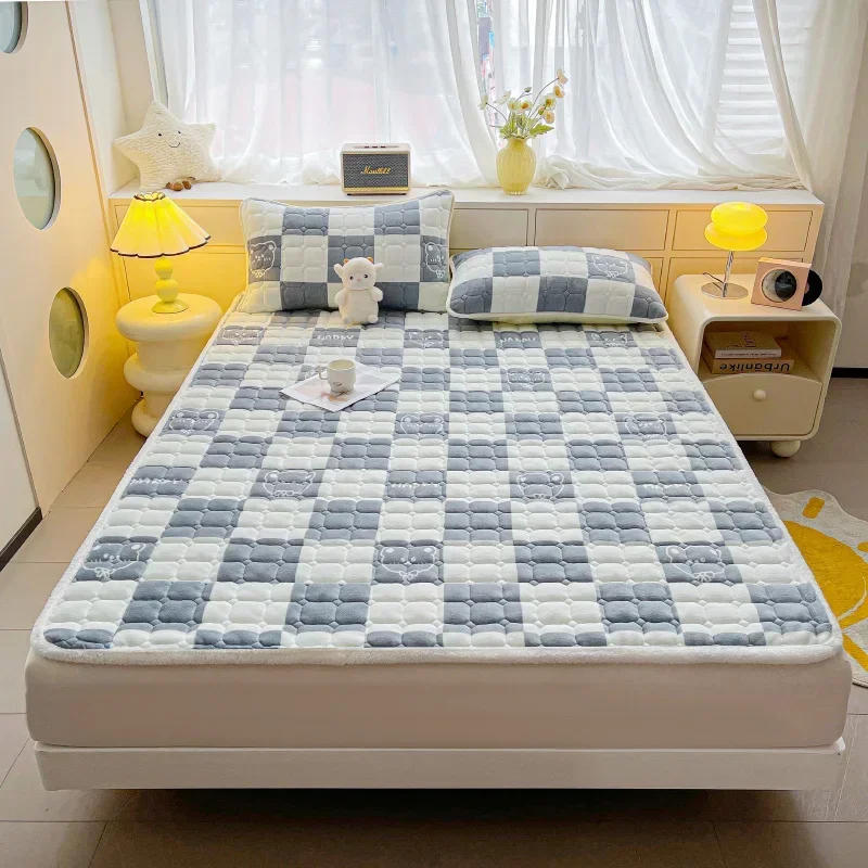 Description Picture 2 of itemWarm Mattress Topper Quilted Bed Mat Cover Velvet Bed Linen Plaid Mattress Protection Pad матрасы для кровати (No Pillowcase)