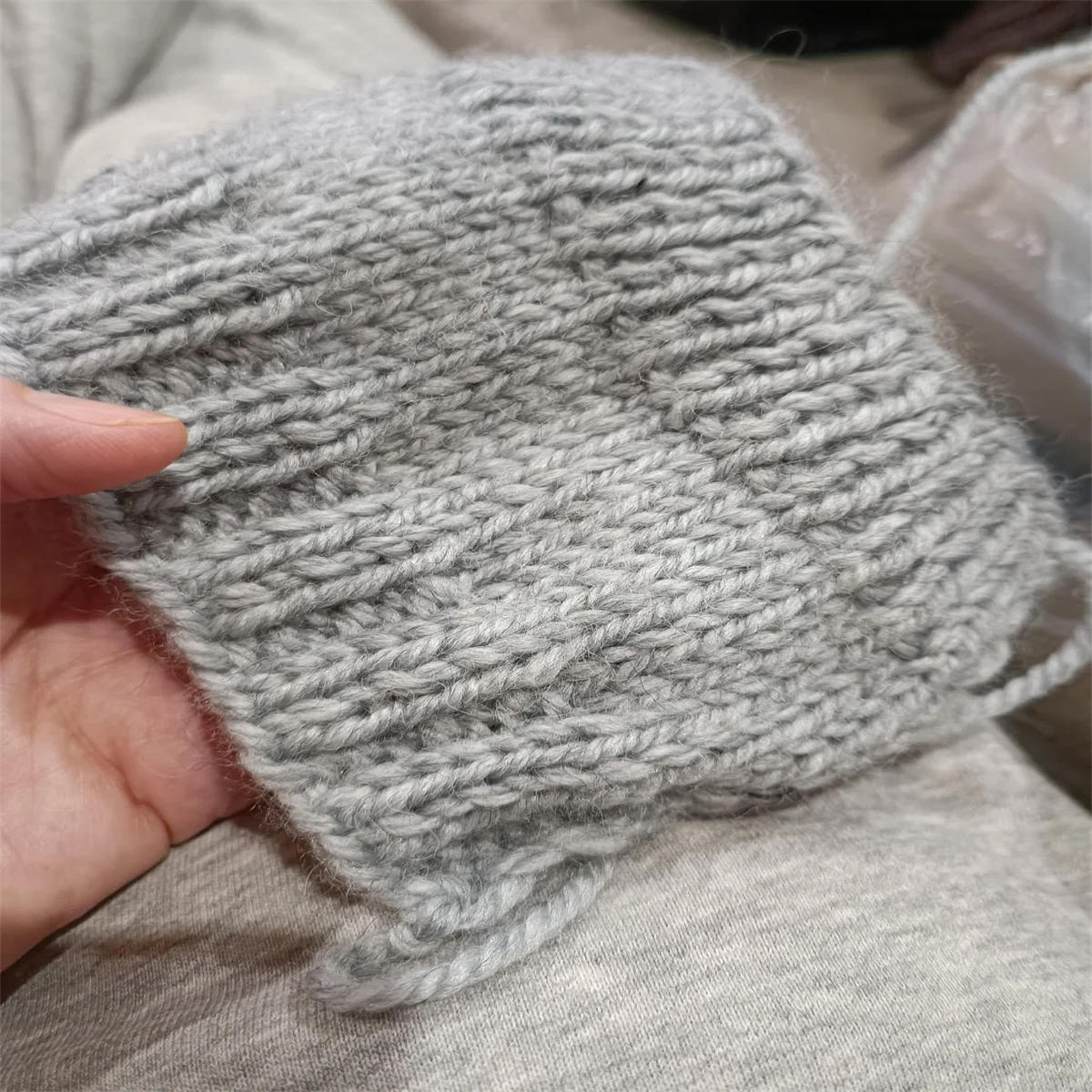 Description Picture 5 of itemWholesale 100g Stick Needle Thread 90% Australian Wool 10% Fiber Soft Thick Cashmere Yarn 4mm Thickness Crochet Yarn 110m/120yd