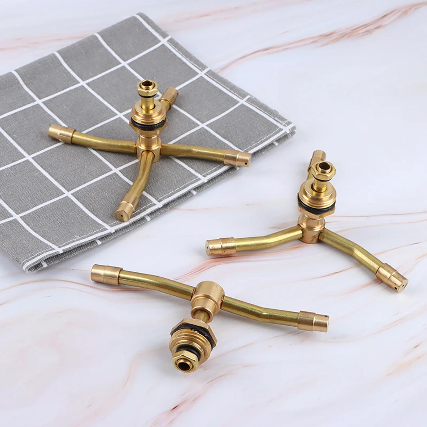 Description Picture 4 of item1Pc 2/3/4 Arm 360°Automatic Rotary Whirling Sprinkler Garden Lawn Irrigation Watering Nozzle Spray Rotating Brass Sprayer