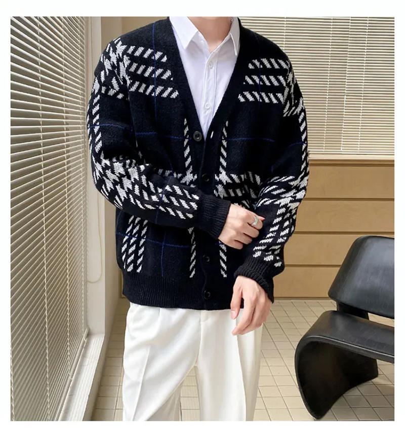 Description Picture 2 of item2024 Spring and Autumn Newv Neck Knitted Cardigan Men's Luxury Brand Fashion Print Korean Casual Pocket Sweater Coat Z27