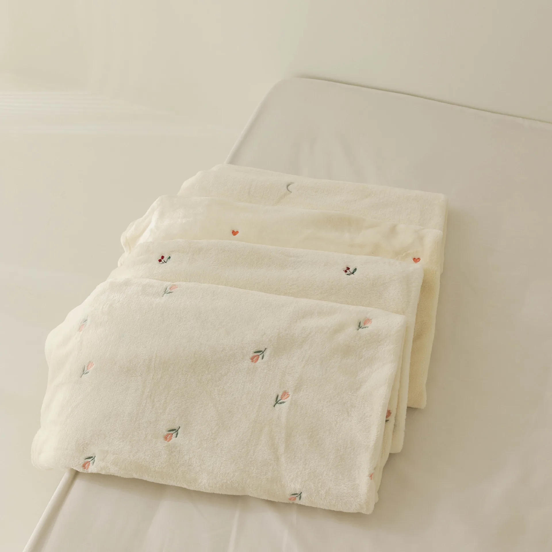 Description Picture 5 of itemFleece Baby Blanket Newborn Autumn Winter Swaddling Blankets Soft Warm Stroller Cover Bedding Bear Embroidery Babies Accessories