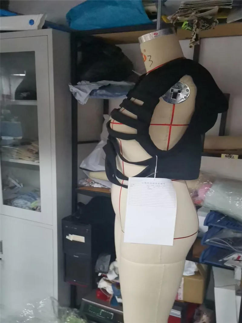 Description Picture 6 of itemMen Women Vest Coat Chic Sleeveless Hooded Vest Hollowed Skeleton Gilet Solid Color Hoodie Streetwear for Party Club Grunge Y2K