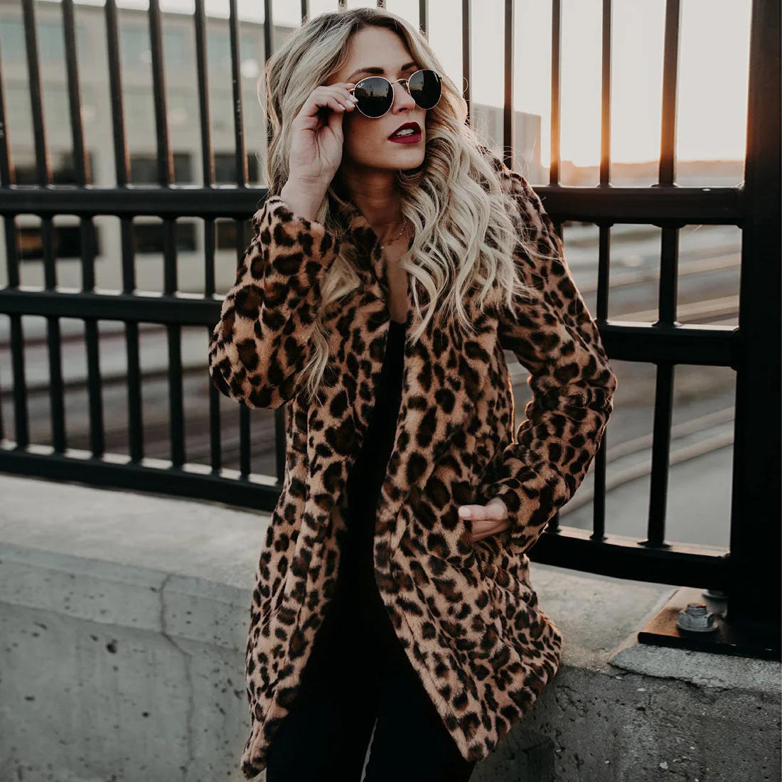 Description Picture 6 of itemWomen's Warm Faux Fur Jackets Coat Leopard Leisure Women Winter Shaggy Fur  Jackets Thick Fluffy Luxury Bontjas Outerwear 2023