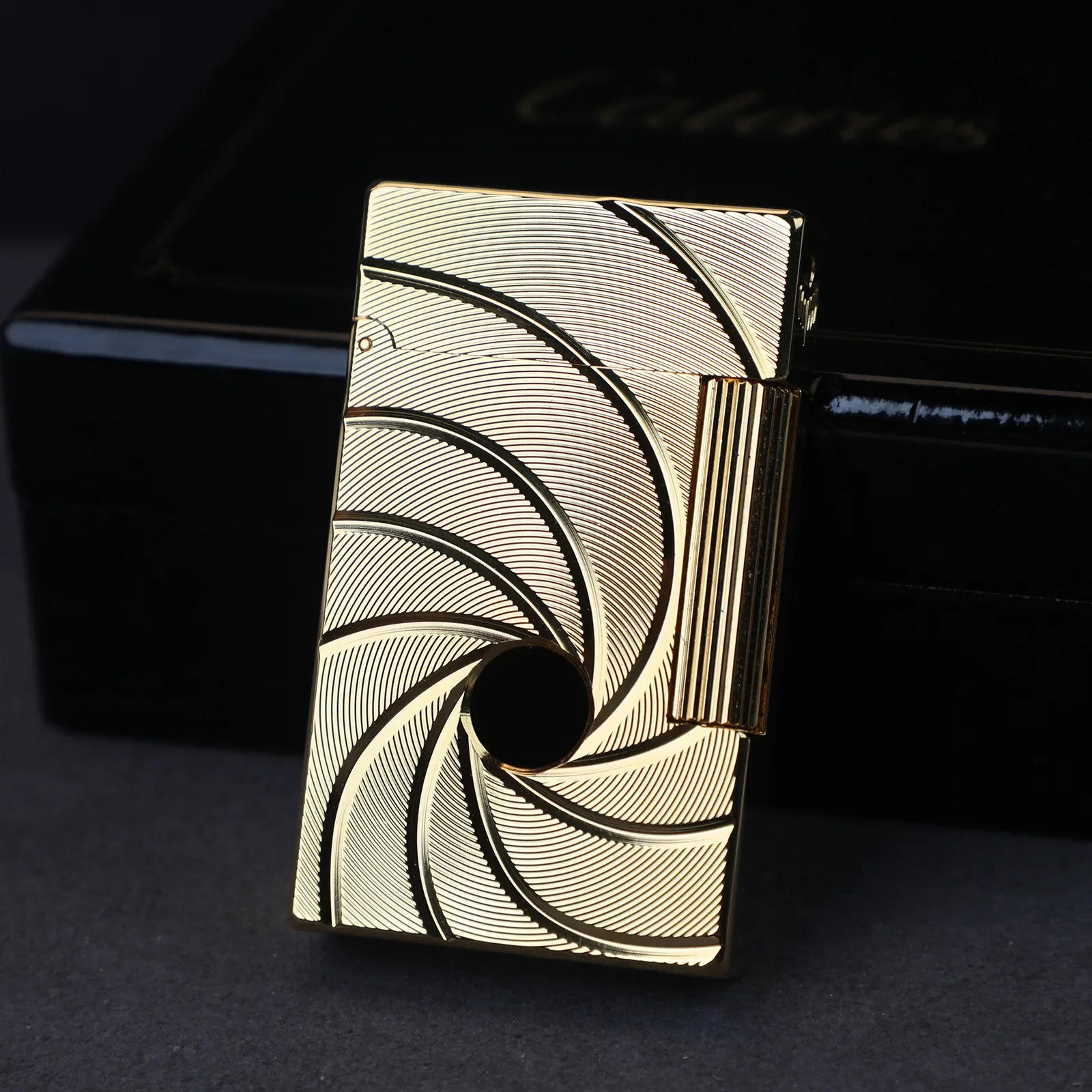 Description Picture 5 of itemNew Personality High-End Atmospheric Brass Grinding Wheel Ignition Lighter With Butane Gas Side Rub Ignition High-End Men's Gift
