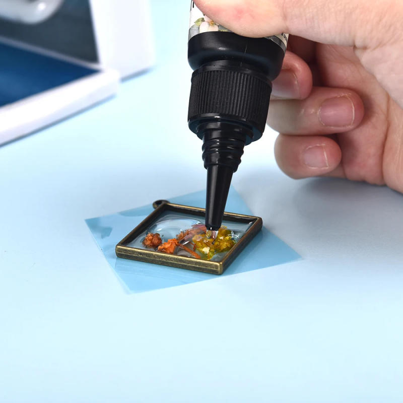 Description Picture 3 of itemUV Resin Glue Ultraviolet Curing Solar Cure UV Light Activated Quick Drying For DIY Jewelry Resin Hard 10/30/60/100//200/500g