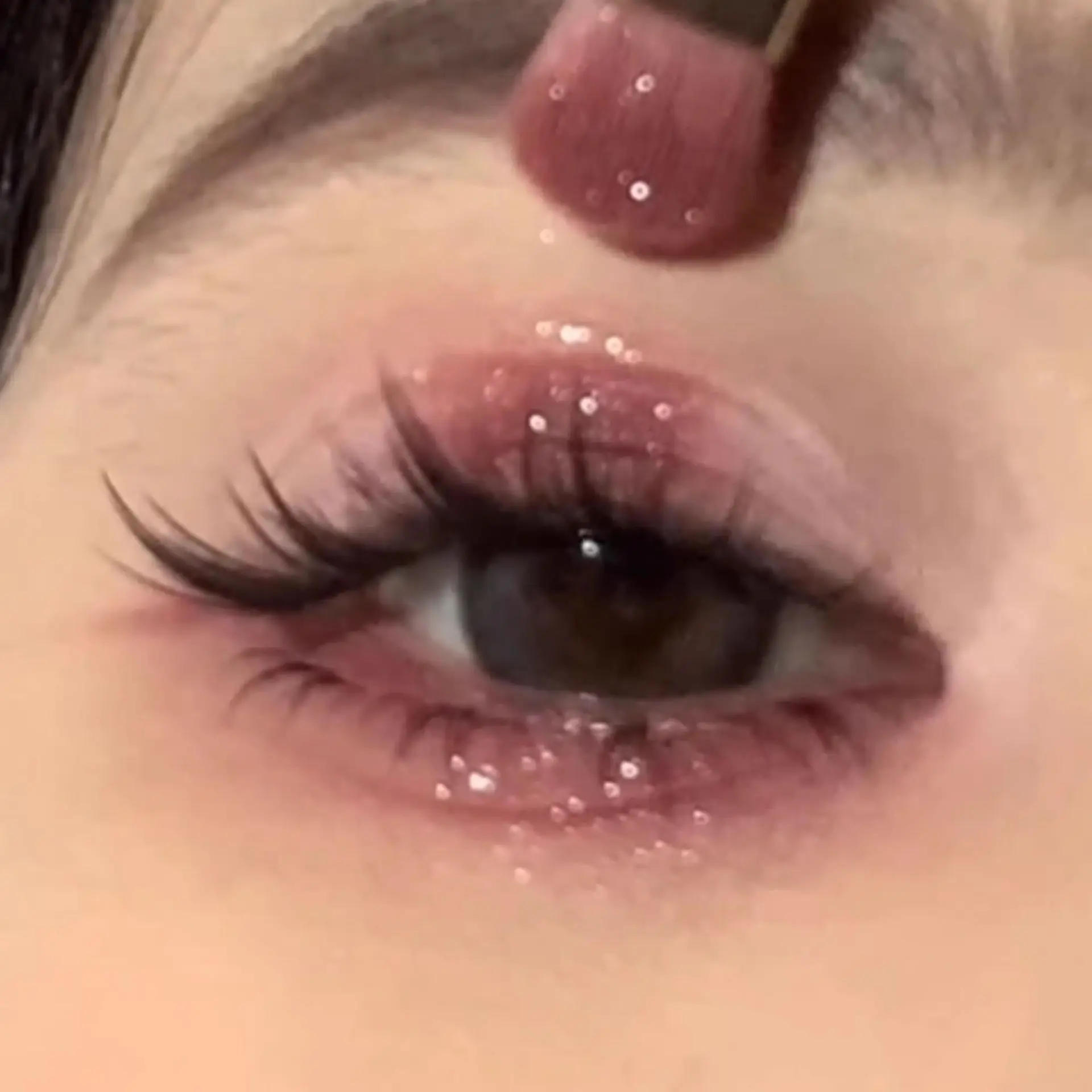 Description Picture 3 of item12 Color Eye Shadow Palette Matte Pearl Wine Red Eyeshadow Rose Brown Eyeshadow Glitter Shimmer Long-lasting Beginner Eye Makeup