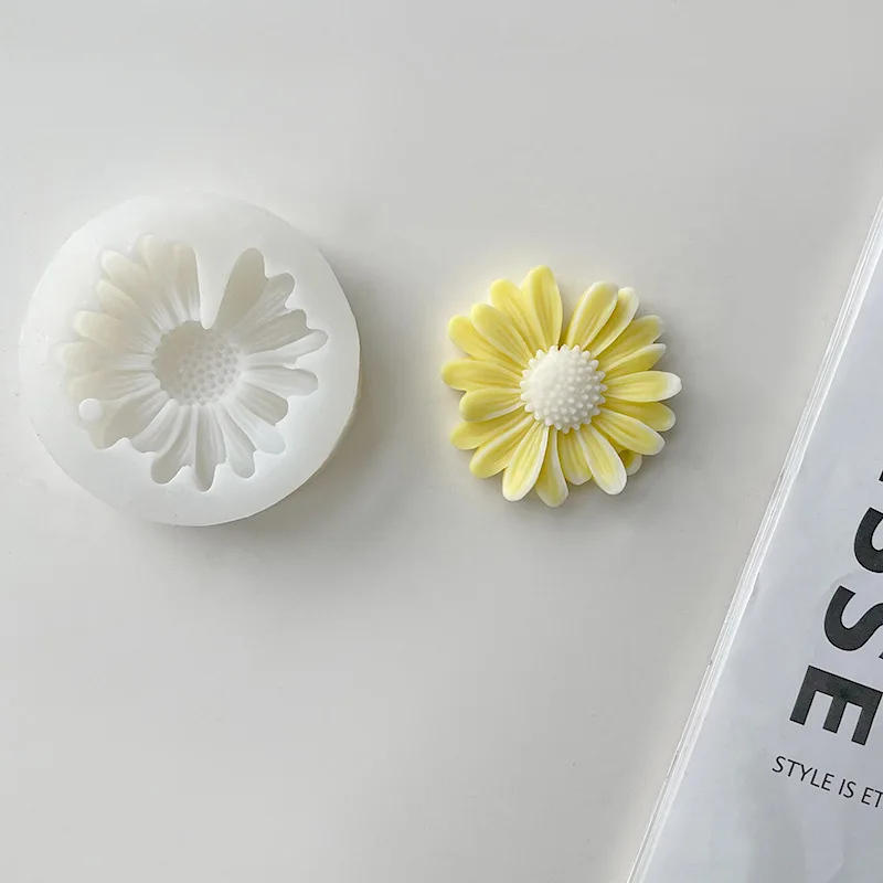 Description Picture 4 of itemDaisy Sunflower Scented Candle Silicone Mold Aromatherapy Soap Mold Drop Glue Hanging Decoration Mold