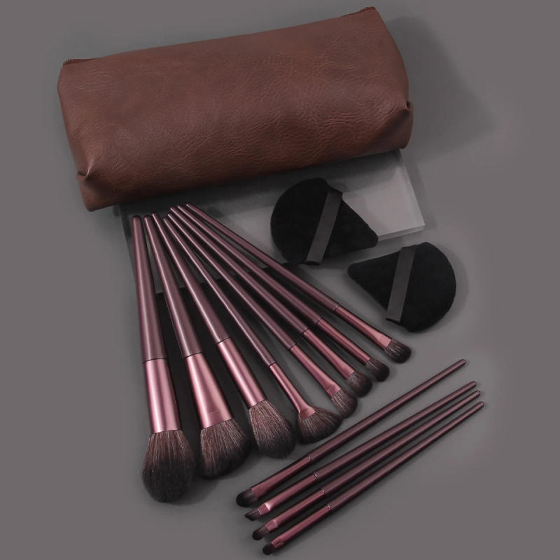 Description Picture 4 of itemA set of 15 multi-functional makeup brushes +2 non-sticking triangular powder puffs +1 portable makeup brush storage bag