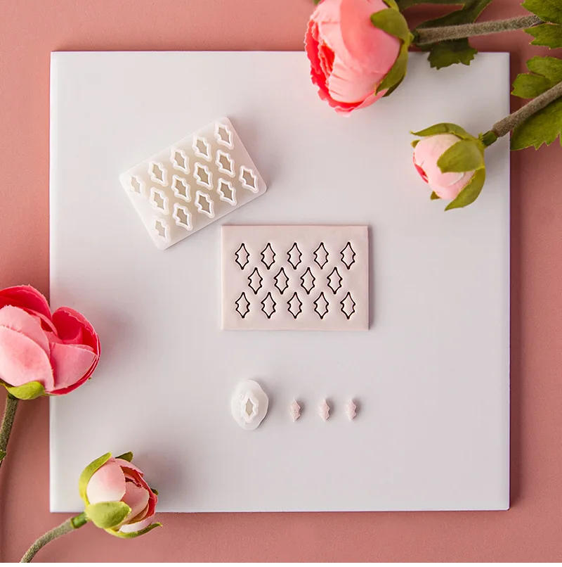 Description Picture 2 of itemMini Christmas Holly Leaves Polymer Clay Cutters DIY Christmas Pendant Earring Making Tools Holly Leaf Soft Pottery Clay Molds