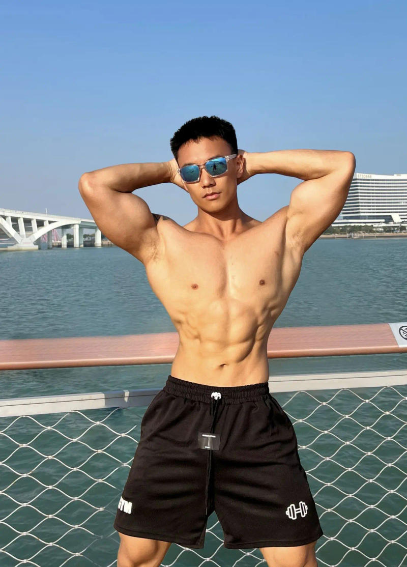 Description Picture 4 of itemNew Men's Shorts Summer Men's Gym Running Muscle Training Shorts Trendy Casual Hole Cloth Pants