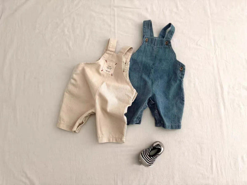 Description Picture 5 of item2025 Spring New Baby Girl Sleeveless Loose Denim Jumpsuit Newborn Toddler Boy Cute Jeans Romper Infant Casual Clothes 0-24M