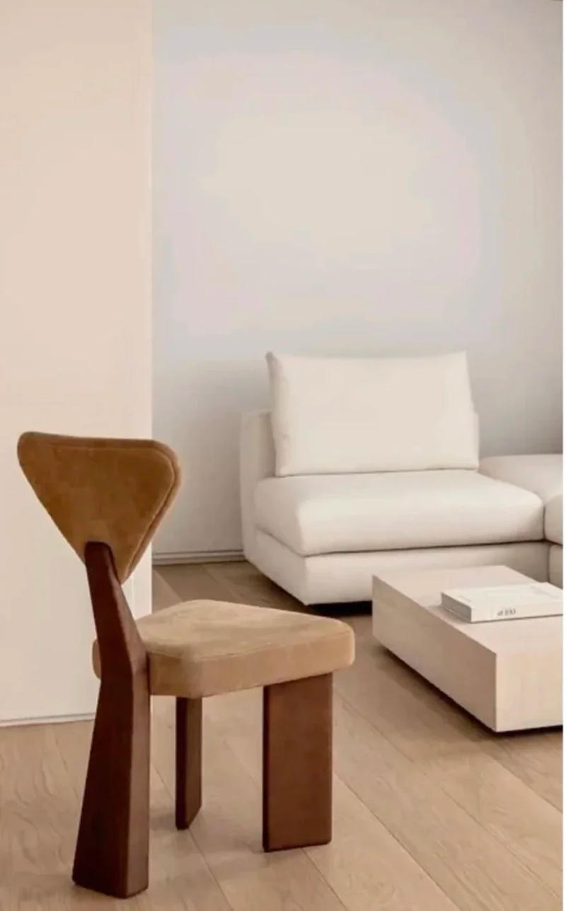 Description Picture 3 of itemItalian Light Luxury Solid Wood Dining Chairs Home Retro Designer Backrest Dining Chair Modern Simple Restaurant Reception Chair