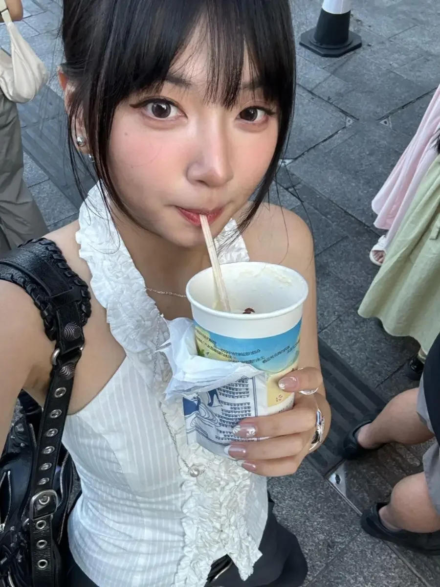 Description Picture 3 of itemKorejpaa French Style Women Tops Ruffled Hanging Neck Sleeveless Camisole Vest 2025 Summer Sweet Simple Slim Versatile Clothes