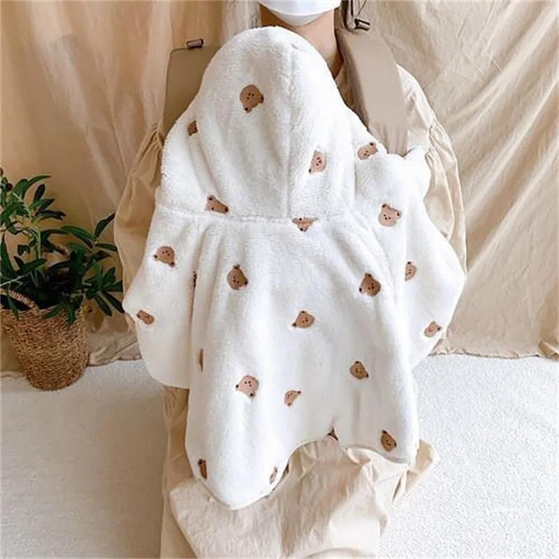 Description Picture 5 of item2023 Winter Baby Hooded Cloak Baby Girl Coat Infant Outfit Windproof Coral Velvet Blankets for Newborn Embroidered Baby Clothes