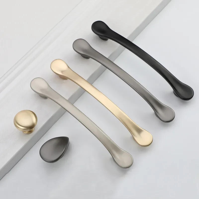 Description Picture 5 of itemNordic Light Luxury Gold Handle Modern Simple Cabinet Door