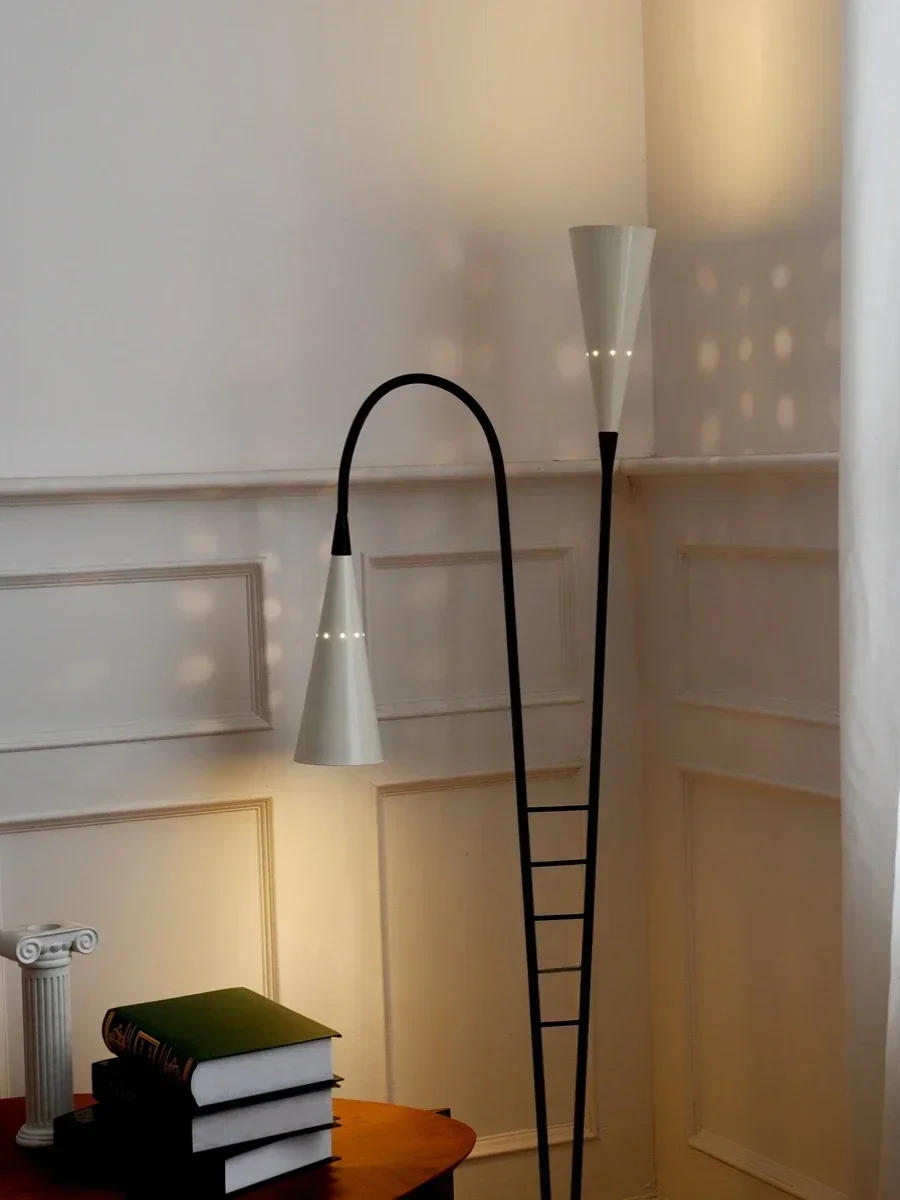 Description Picture 4 of itemMedieval Vintage Floor Lamp Medieval Vintage Living Room Live Background Light торшер напольный lampara de pie salon stehlampe조명