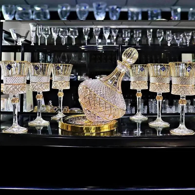 Description Picture 4 of item1100ml Drawing Gold Rotating Crystal Glass Decanter High-end Light Luxury Wine Decanter Rotating Tumbler Gyro Decanter