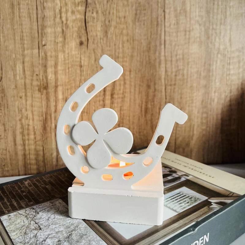 Description Picture 2 of itemDIY Crystal Resin Four Leaf Clover Silicone Mold Horseshoe Clover Candlestick Gypsum Mold Lucky Grass Candle Holder Mould