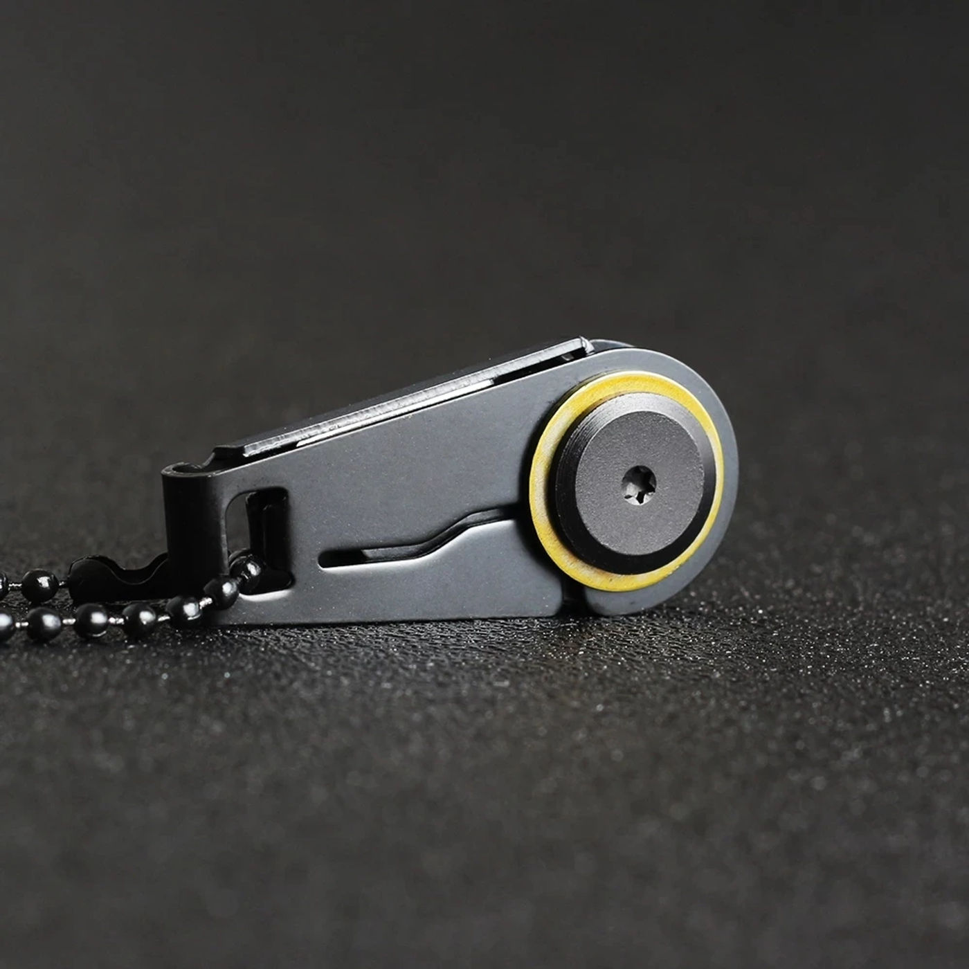 Description Picture 5 of itemVintage Mini Utility Zipper Knife Tool For Unpacking Express Boxes Outdoor Survival EDC Gadget Keychain Pendant Pocket Knives