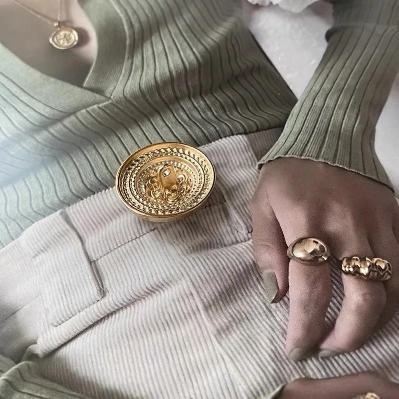 Description Picture 6 of item6Pcs-Fashion Advanced Metal Buttons Clothes Coat Suit Blazer Creative Buttons For Sewing Handmade Decorations Gold Black White