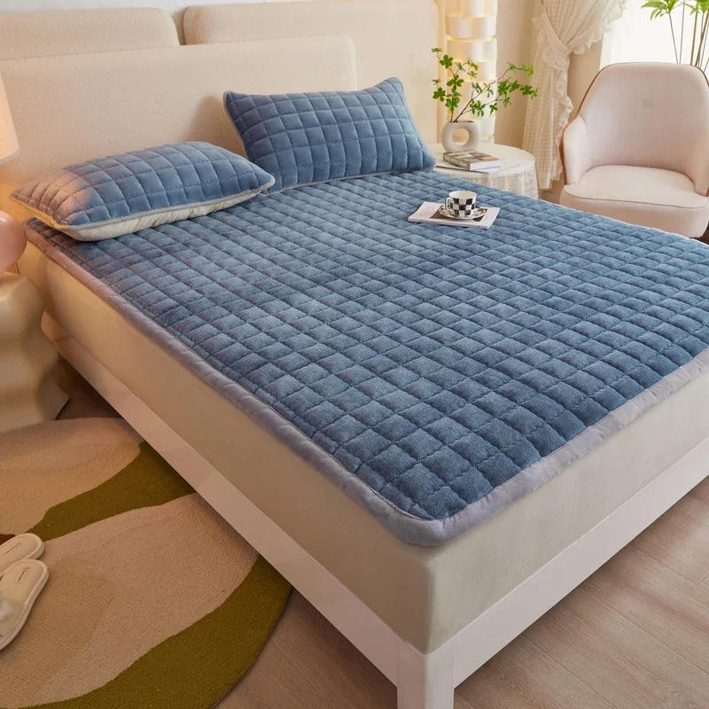 Description Picture 3 of itemQuilted Mattresses Thickened Bedsheet матрас топпер Velvet Mattress Topper Skin-friendly Bed Linen Blue Mattress(No Pillowcase)