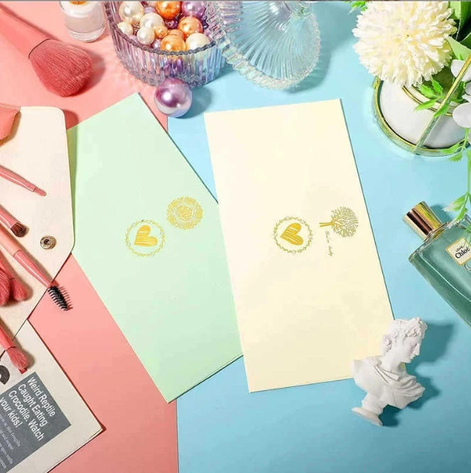 Description Picture 2 of item100pcs Clear Bronzing Heart Stickers 1.26 Inch Round Envelope Sealing Label for Wedding Party Invitation Card Gift Decor Tags