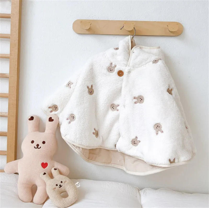 Description Picture 3 of item2023 Winter Baby Hooded Cloak Baby Girl Coat Infant Outfit Windproof Coral Velvet Blankets for Newborn Embroidered Baby Clothes