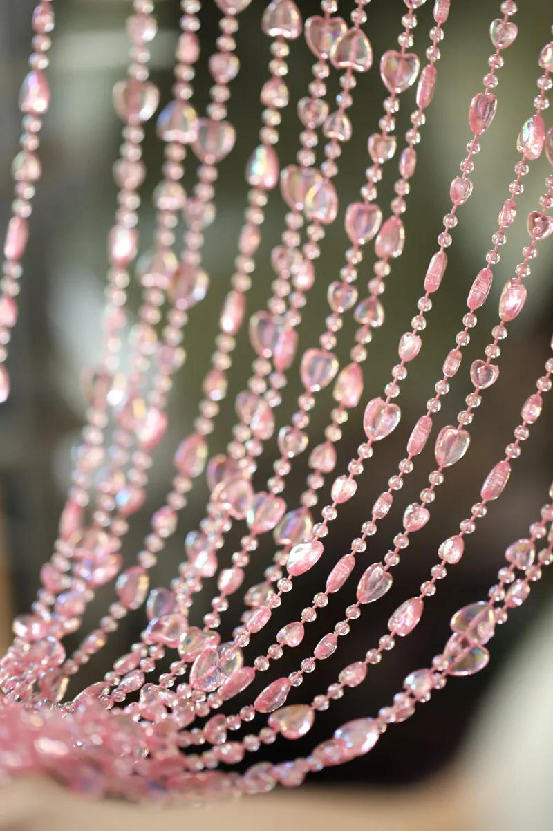 Description Picture 4 of itemHome Decor Door Curtain Romantic Love Heart Acrylic Bead Curtain Wedding Party Window Balcony Garden DIY Decoration Accessories