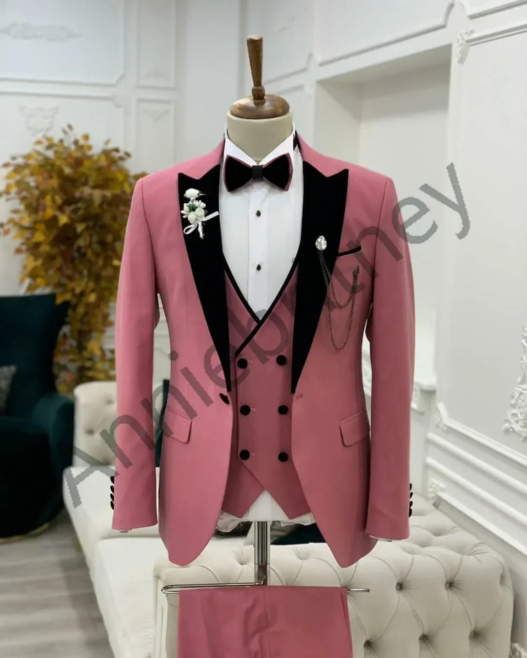 Description Picture 5 of item2024 Elegant Formal Wedding Men Suits Groom Tuxedo Prom Slim Fit Blazers Hombre High Quality Custom 3 Piece Set Costume Homme